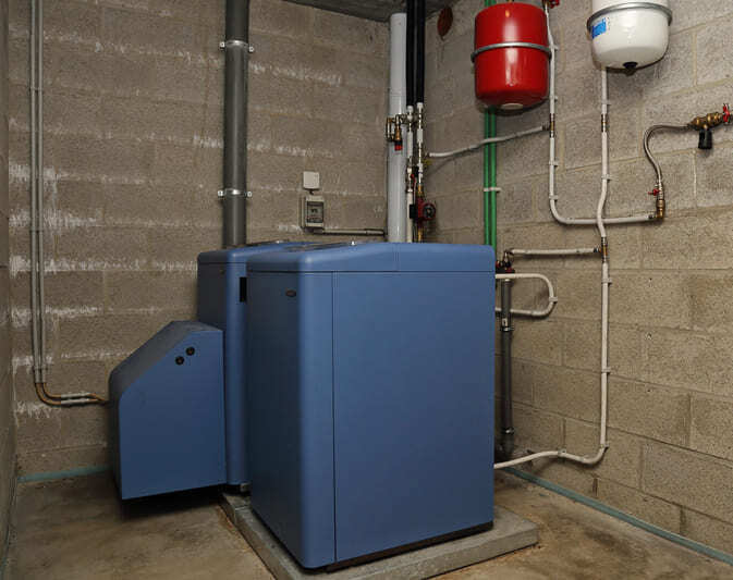 Chaudière à fioul installée dans un garage